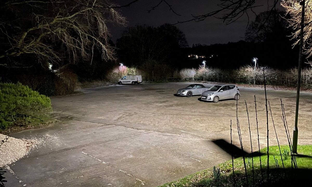 invo-solaris-360-30-watt-solar-powered-led-street-light-car-park-1280x720